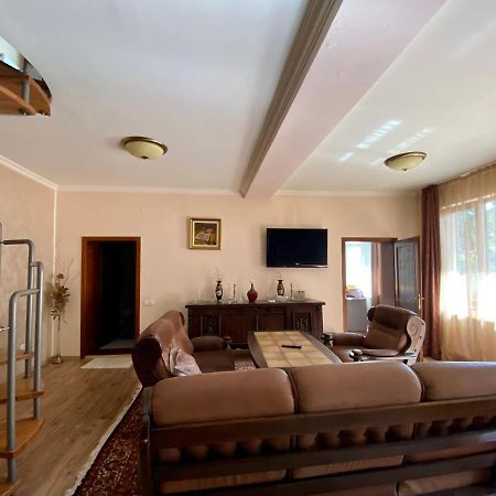 Central House Oradea Dış mekan fotoğraf